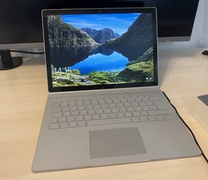 Microsoft Surface Book 2 - 13,5 Zoll, 256GB SSD, Intel Core i5-7300 2.6GHz, 8GB - Bild 1 von 7