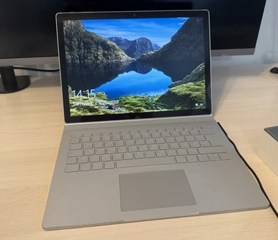 Microsoft Surface Book 2 - 13,5 Zoll, 256GB SSD, Intel Core i5-7300 2.6GHz, 8GB - Bild 1 von 4
