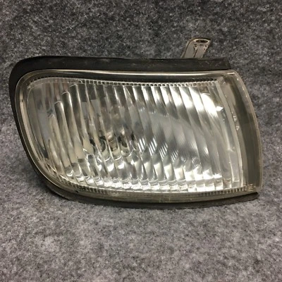 1997-1999 Nissan Maxima RH Passengers Side Corner Marker Turn Signal Light 33678 - Image 1 of 2
