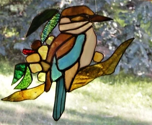 AUSTRALIAN BLUE WINGED KOOKABURRA & WATTLE FLOWERS Stained Glass SUNCATCHER - Picture 1 of 11