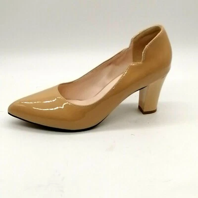 Womens Scalloped Edge Slip On Pump Cushioned Beige Patent Leather EUR 40 NEW - Image 1 of 4