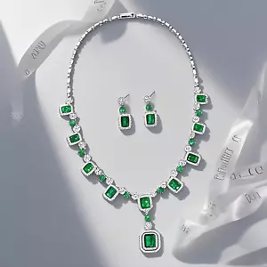 Collier en Zircon et Émeraude en Forme de Goutte, Style Luxe Abordable - Foto 1 di 3