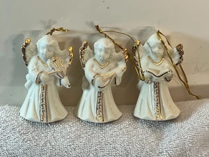Juego de 3 campanas de ángel de porcelana Giftco PO9547 adornos navideños - Imagen 1 de 6