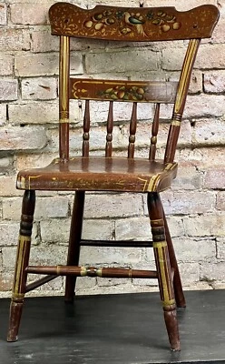 Antigua silla de madera decorada con asiento de tablón Pennsylvania pintada a mano pájaro y flores Foto 1 de 4