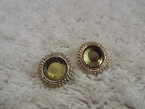 Pendientes de botón verde dorado con clip (C42) - Imagen 1 de 2