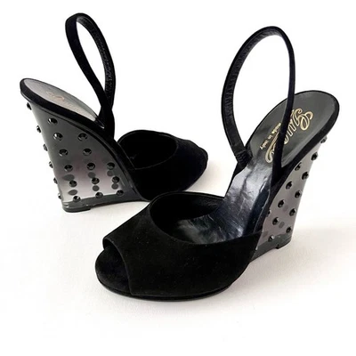 GUCCI | Tacones de cuña de gamuza negra punta abierta Lucite con tachuelas vintage 38,5 Foto 1 de 4