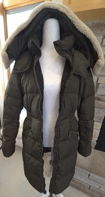 蔻驰女式 M 码羽绒长 Puffer 夹克带可拆卸连帽外套苔藓绿色 — 第 1/4 张图片