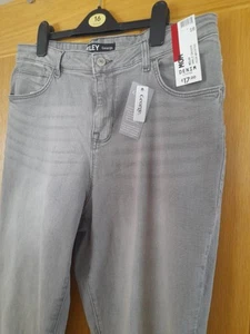 WOMEN'S / GIRLS MILEY MOM JEANS GREY DISTRESSED SIZE 16 NEW WITH TAG  - Picture 1 of 17