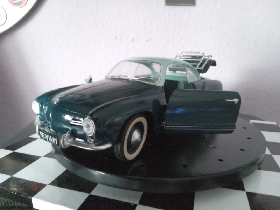 Solido Modellauto 1:18, VW Karmann Ghia blau, gut erhalten - Bild 1 von 4