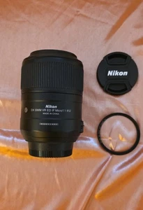 Nikon AF-S DX Micro NIKKOR 85mm f/3.5G ED VR + B+W F-Pro 52 UV-Haze 1x Filter - Picture 1 of 5