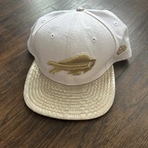 Sombrero ajustable New Era Buffalo Bills oro blanco 9fifty - Imagen 1 de 6