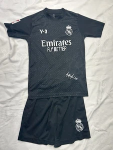 Real Madrid Fußball Set Jungen schwarz Trikot & Shorts Set, Größe 6. 1N - Bild 1 von 10