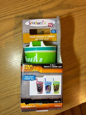 NEW Snackeez Jr. Green Yoda 2-in-1 Snack & Drink Cup - Image 1 of 3