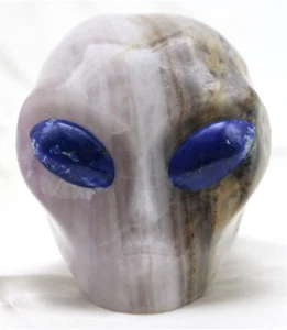 XL Wunderschöner FLUORIT Kristall Alien Kopf mit Edelstein LAPISLAZULI Augen - Bild 1 von 7