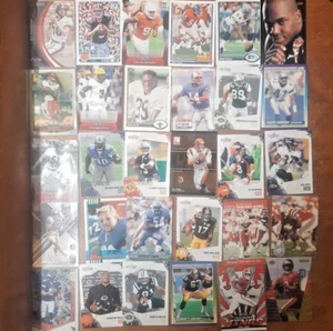 NFL VINTAGE AND MODERN LOT OF 30 CARDS ROOKIES, HOF, MANNING,BRADFORD (F6) - Picture 1 of 6