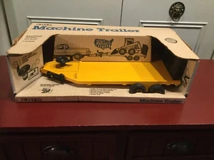 Remolque de implementación de máquina Ertl John Deere #594 de colección todavía en caja 1/16. - Imagen 1 de 8
