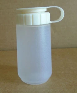 Rubbermaid Servin Saver Sal Pimienta Coctelera Almendra Tapa 4 OZ sa - Imagen 1 de 3