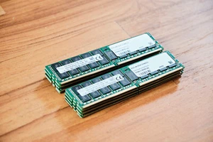SK Hynix 128GB DDR4 ECC PC4-2133P - 8x 16GB modules - Picture 1 of 3