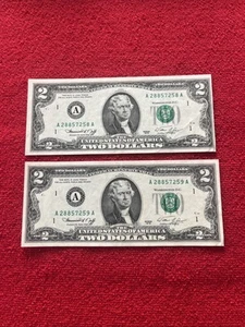1976 Zwei Dollar (2 $) Schein durchschnittlich zirkuliert aufeinanderfolgend - 2 Scheine - Bild 1 von 2