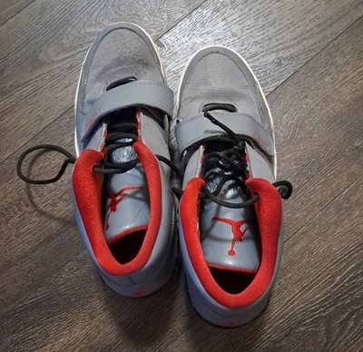 Nike Air Jordan Talla 7.5 602661-022 Rojo Y Gris Foto 1 de 4