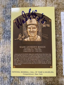 Wade Boggs Autograph Signed Yellow Hall Of Fame Plaque Post Card HOF 05 JSA - Picture 1 of 6