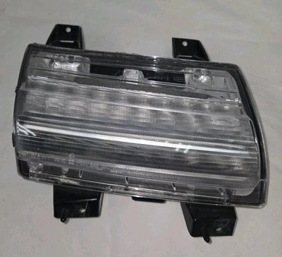 2018-22 Jeep Wrangler Rt Front Turn Signal Marker Light OEM Mopar 55112884AF - Image 1 of 4