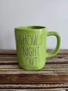 Taza de café Rae Dunn ghouls Night Out cerámica verde. - Imagen 1 de 4