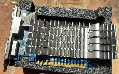 ASUS EN210 Silent/DI/1GD3/V2 PCI-E VGA DVI-D HDMI Video Graphics Card - Image 1 of 4