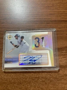 2004 Ultimate Signature Numbers Mike Piazza Autograph Patch (15/31) SNP-PI - Picture 1 of 1