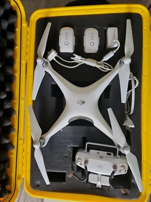 Cuadricóptero DJI Phantom 4, con baterías/estuche/rango de vuelo antena extendida SOLO RECOGIDA Foto 1 de 4