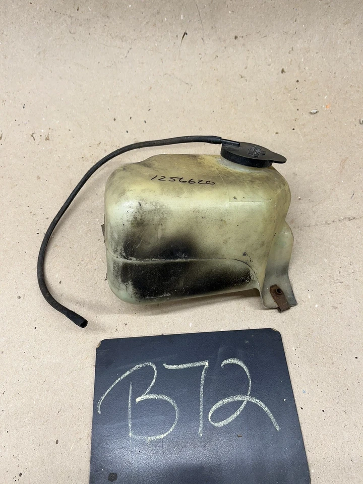 MONTE CARLO MALIBU EL CAMINO 1978 1987 Camaro Impala parabrisas lavadora depósito Foto 1 de 4