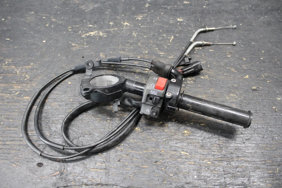 08-10 KAWASAKI NINJA ZX10R ZX10 CLIPE DIREITO NO GUIDÃO COM INTERRUPTORES FABRICANTE DE EQUIPAMENTO ORIGINAL 09 2010 - Imagem 1 de 4