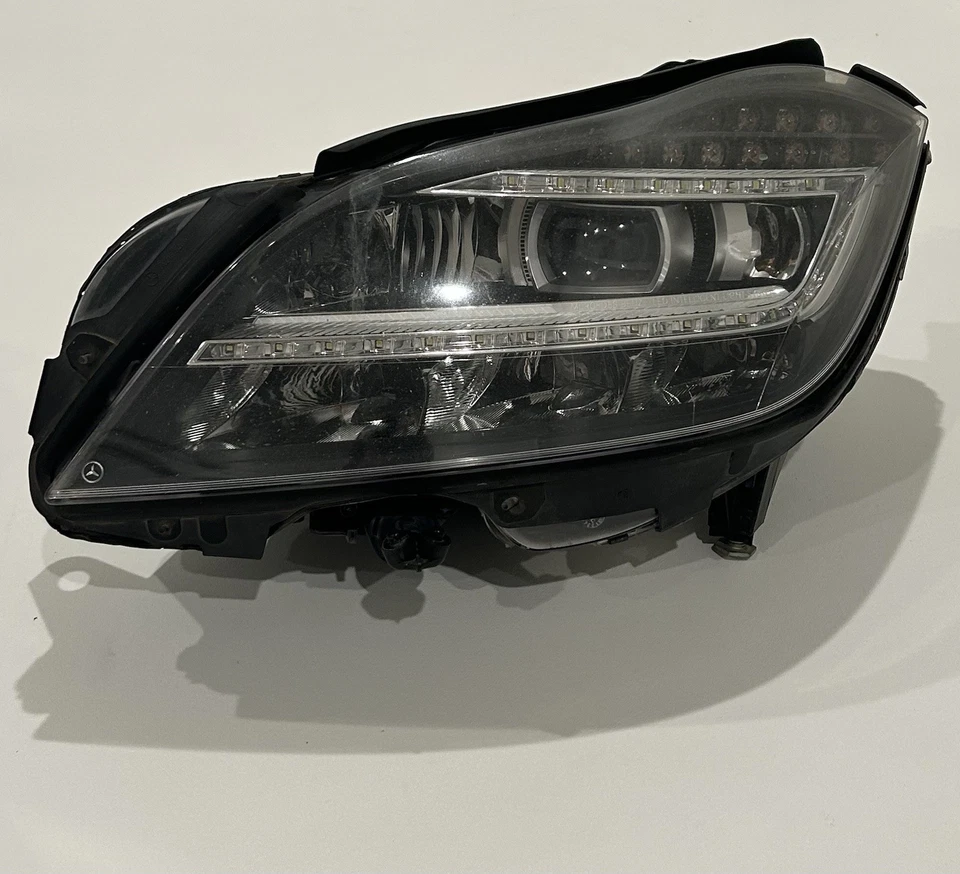2012-2014 MERCEDES BENZ CLS 550 CLS63 HEADLIGHT FRONT LEFT A 218 820 25 59 OEM - Image 1 of 4