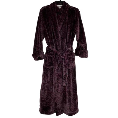 Bata Natori Private Luxuries de felpa polar borgoña negra con estampado de guepardo talla grande Foto 1 de 4