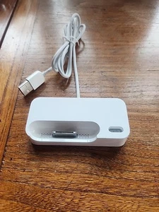 Apple A1234 Dual Dock for iPhone (1G/2G/3G) & Bluetooth Headset A1221 MA944B/A - Picture 1 of 4