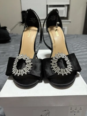 Nuevo en caja Tacón envolvente al tobillo Express negro con tiras en talla 8 con adorno Foto 1 de 4