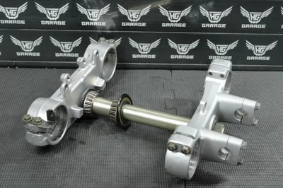 Yamaha YZ125 2002 OEM horquillas delanteras inferior superior triple árbol vástago abrazaderas montaje Foto 1 de 4