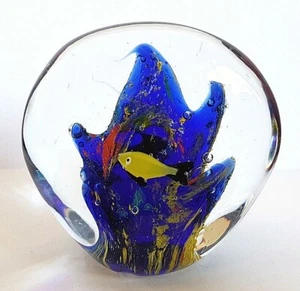 Herrlich seltsam geformter Briefbeschwerer, der so schön wie wierd ist. - Bild 1 von 5