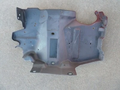 Aston Martin Vantage S 2013-16 parrilla inferior izquierda panel de apertura soporte de rueda  Foto 1 de 4