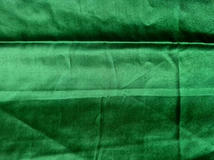 EMERALD GREEN POLYESTER SATIN FABRIC 40X40 INCHES 1.1 YARDS - Picture 1 of 2