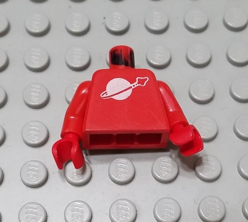 LEGO Rojo Clásico Espacio Minifigura Torso con Patrón Planeta BLANCO Foto 1 de 1