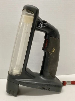 Luz de trabajo fluorescente inalámbrica Craftsman 19.2V modelo 315.114073 (solo herramienta) Foto 1 de 4