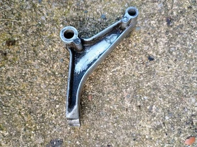 BMW E24 Crankshaft Position Sensor Bracket  CPS 635csi 633csi E28 E23 - Image 1 of 2