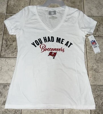 NWT Women's White Tampa Bay Buccaneers Bucs V-neck T-shirt Size Large - Image 1 of 4