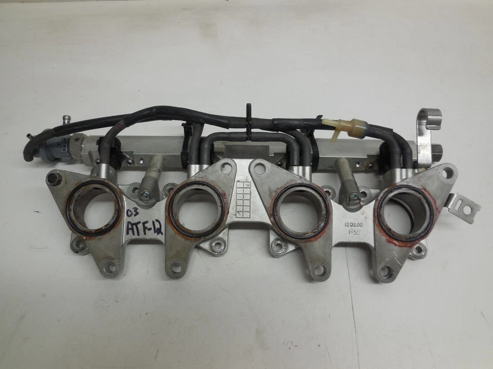 Colector de admisión W8 Honda Aquatrax F-12 2003 con riel de combustible 17100-HW4-681 Foto 1 de 3