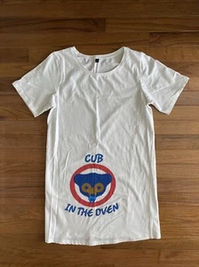 Women’s Cub In The Oven Chicago Cubs Short Sleeve Maternity Shirt Size Medium - Picture 1 of 6