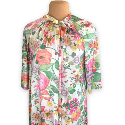 Vestido de patio floral vintage años 60 Vanity Fair cuello atado mangas largas nailon Foto 1 de 4