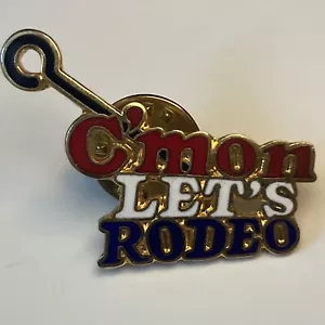 Vintage Cmon Let’s Rodeo rot weiß blau Cowboy Revers Hut oder Jacke Pin - Bild 1 von 5
