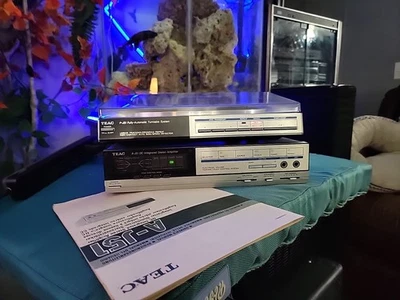 Amplificador integrado y tocadiscos TEAC. Manue P-J51 y A-J51 EXCELENTE ESTADO Foto 1 de 4