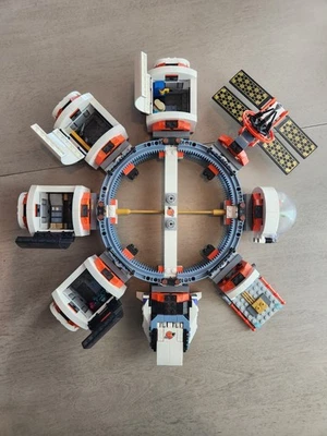 LEGO CITY: Modular Space Station 60433 w/All 6 Minifigures - Incomplete (Read) - Image 1 of 4